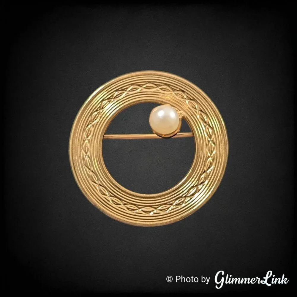 Vintage Open Circle Wreath Faux Pearl Textured Etched Gold Tone Brooch Pin